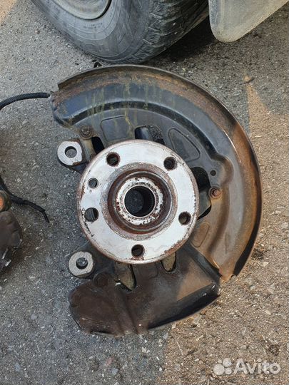 Кулак поворотный s80 II комплект