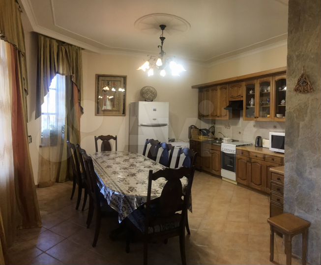 Дом 401,7 м² на участке 15,3 сот.