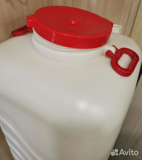 Канистра-бочка с навесными ручками 