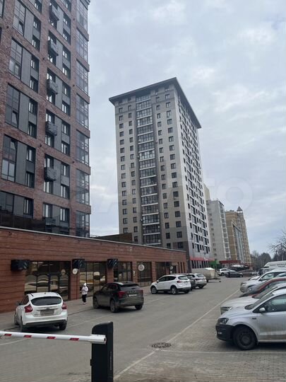 Машиноместо, > 30 м²