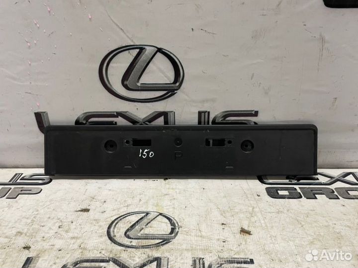 Панель крепления номерного знака передний Toyota