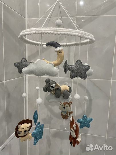 Мобиль в кроватку из фетра