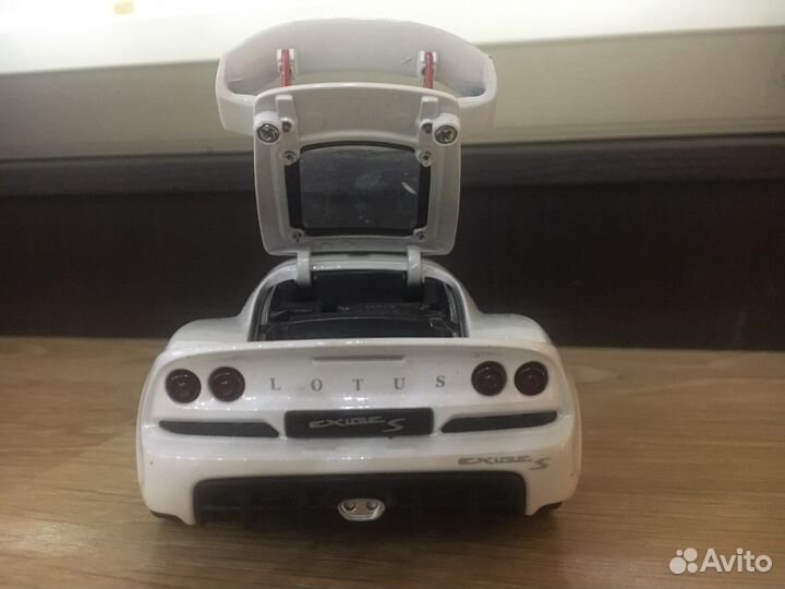 Машина Лотус