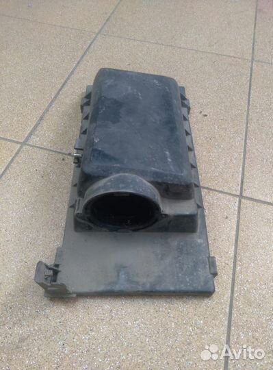 Крышка корпуса воздушного фильтра Вольво S40 1