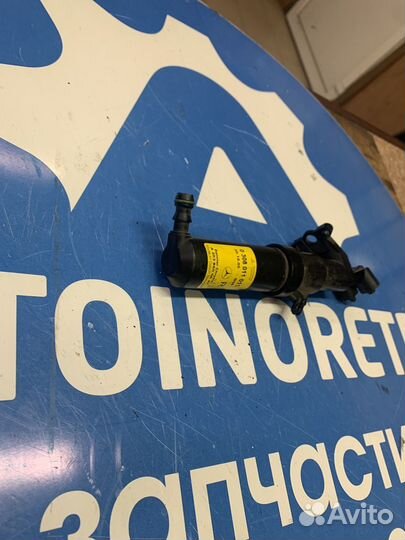 Форсунка омывателя фар правая Mercedes A2038600647