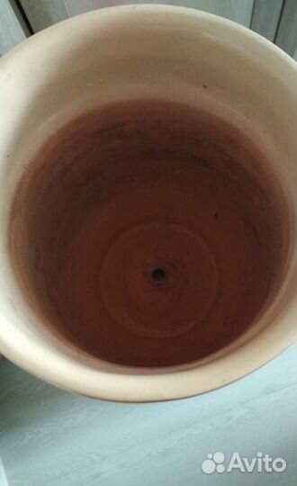 Глиняный цветочный горшок