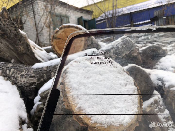 Продам задние стекло 21099