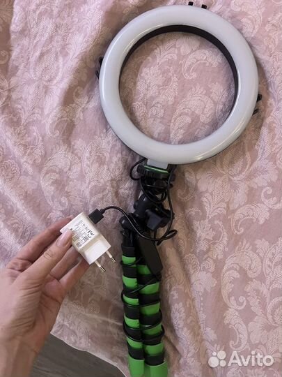 Кольцевая лампа настольная