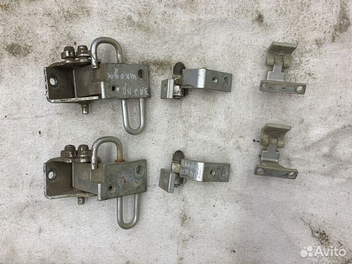 Петли дверей, багажника Skoda Octavia А4