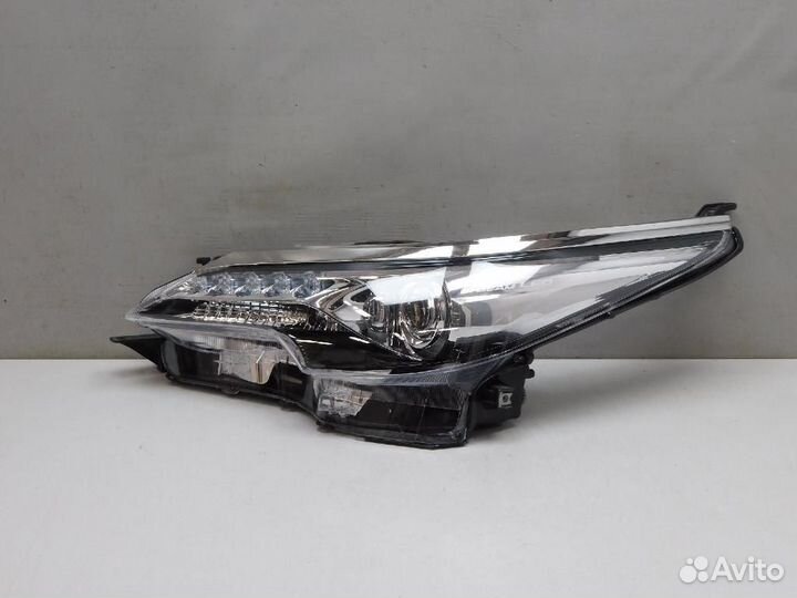 Фара левая Toyota Fortuner