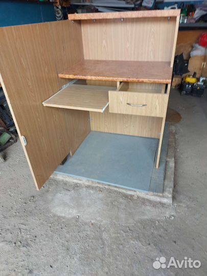 Офисный стол