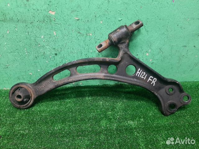 Рычаг передний правый нижний Lexus RX300 (MCU15)