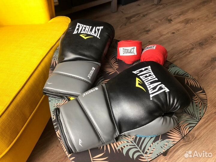 Боксерские перчатки Everlast