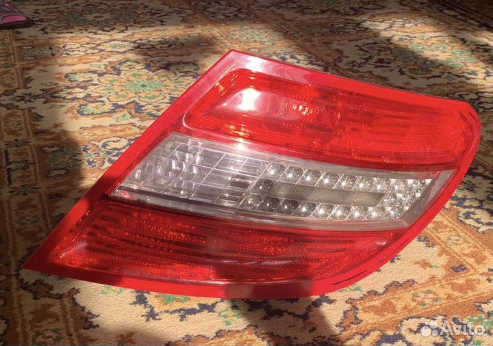 Фара правая Mercedes Benz W204