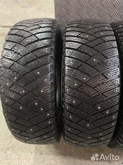 Goodyear UltraGrip Ice Arctic SUV 215/65 R16