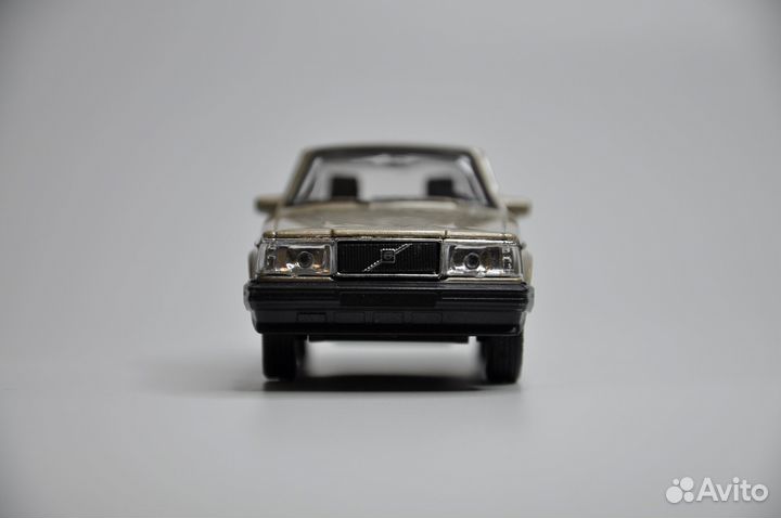 Модель автомобиля Volvo 240 GL металл