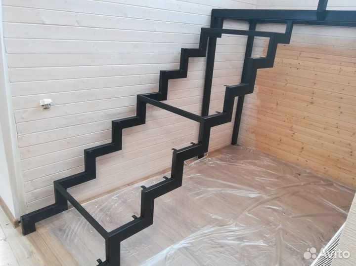 Лестница на металлокаркасе