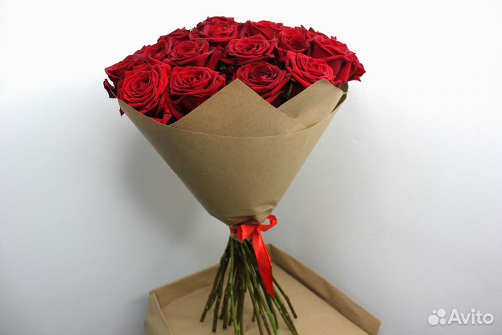 Букеты из 25 красных роз (50см)