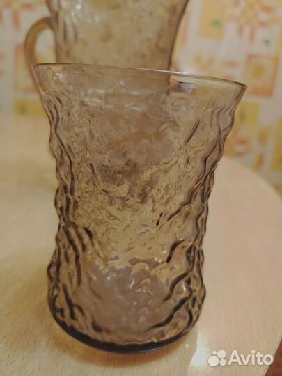 Кувшин и стаканы из карамельного стекла