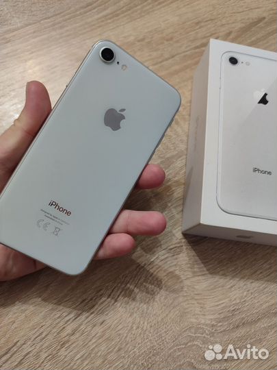 Телефон iPhone 8