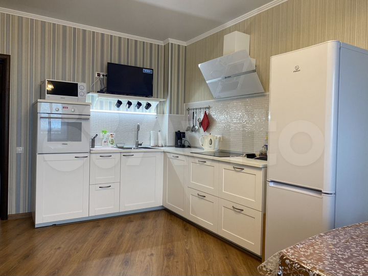 2-к. квартира, 85 м², 8/9 эт.