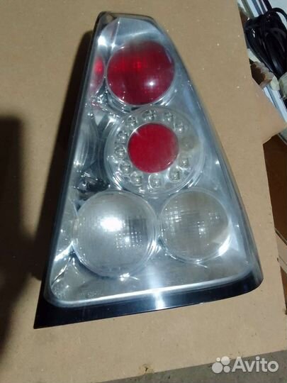 Заданий фонарь на Рено -Логан