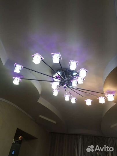 Продам люстру