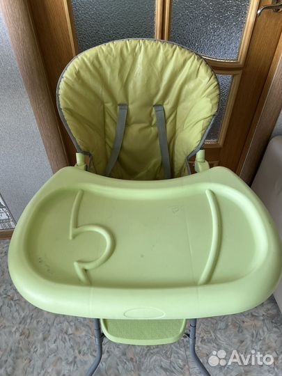 Стульчик для кормления с вещами