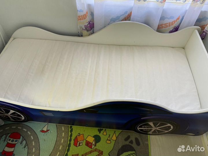 Детская кровать машинка с матрасом бу