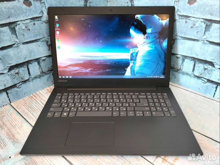 Свежий Lenovo 4 ядра/ две видеокарты/ SSD 240