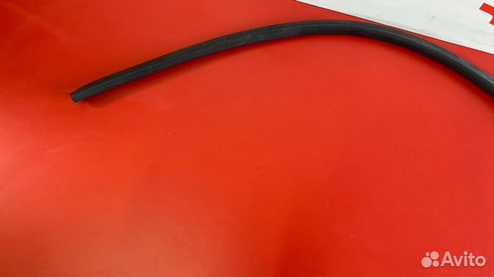 Резинка капота внутреняя Audi A6 C6 AUK 3.2 2008