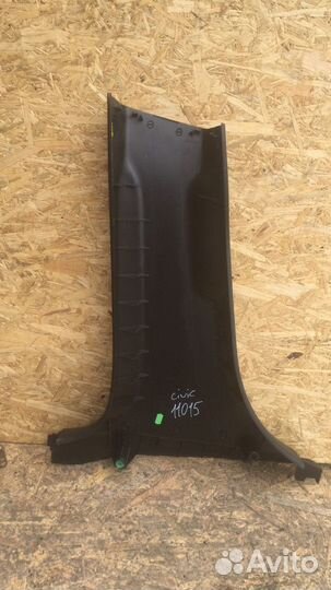 Обшивка центральной стойки правая нижняя Honda