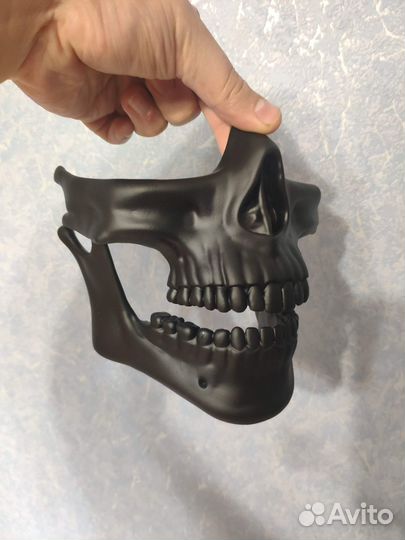 Маска-статуэтка Higgs Death Stranding