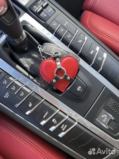 Брелок сердце кожаный
