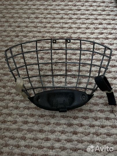 Хоккейный шлем