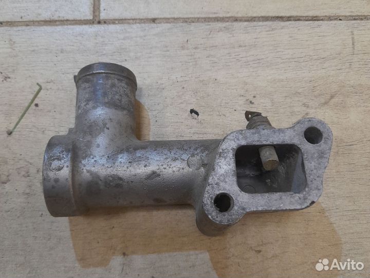 Патрубок помпы Паджеро 2