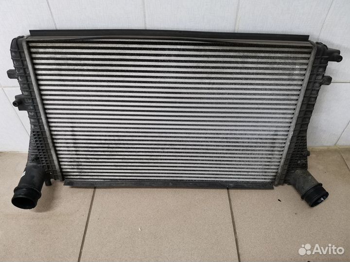 Радиатор интеркулер VW Skoda Audi 1k0145803b