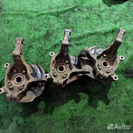 Поворотный кулак Nissan Qashqai 2008