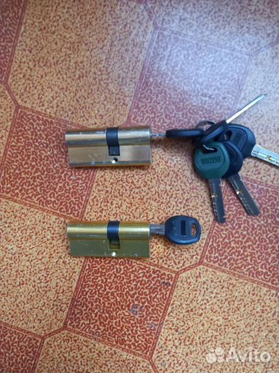 Замки врезные, петли, личины, доводчик