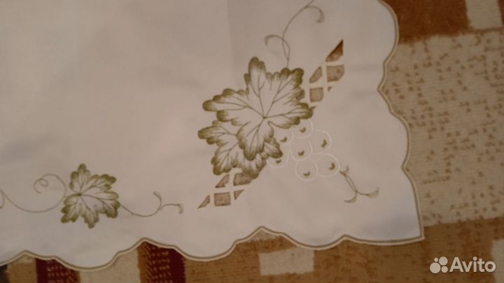 Скатерть маленькая с шитьем