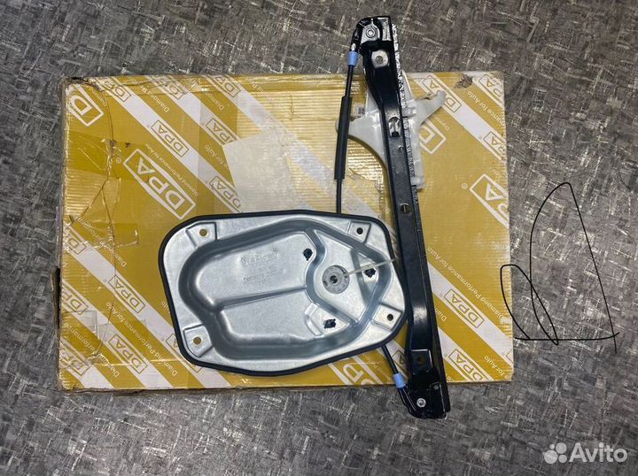 Стеклоподъемник зад прав без эл.двиг VAG1K5839462