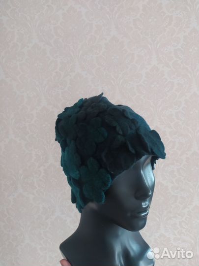 Шапочка ручной работы из шерсти