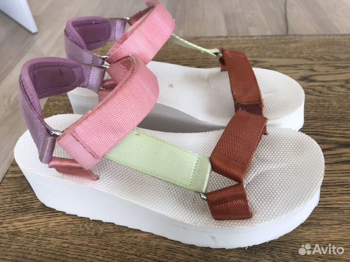 Сандалии stradivarius