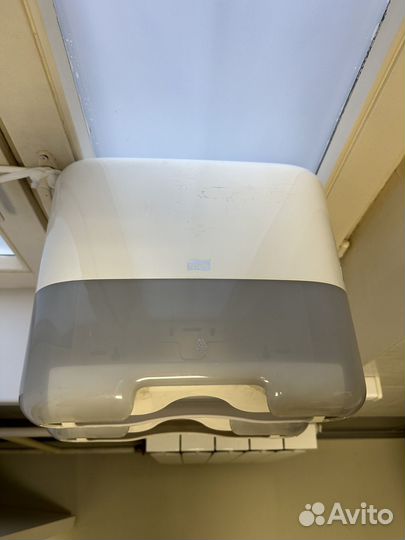 Диспенсер для бумажных полотенец Tork h3