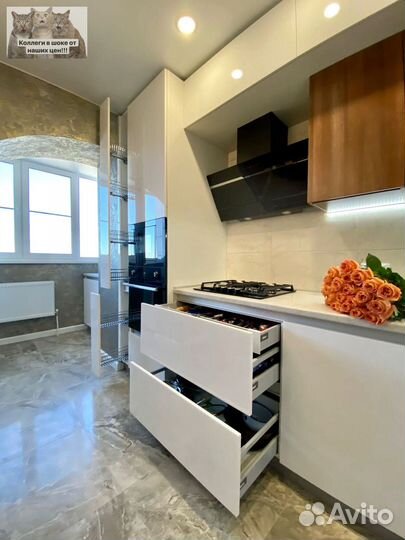 Прямая в потолок кухня на заказ