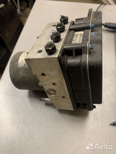 Блок ABS Hyundai Santa Fe CM 589102b550