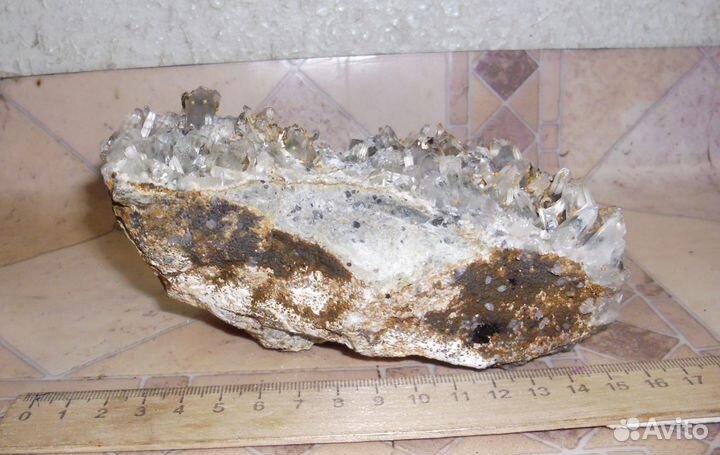 Кристаллы природные крупные в горной породе 1 кг