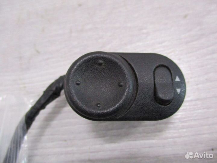 Блок управления стеклоподъемником передний левый