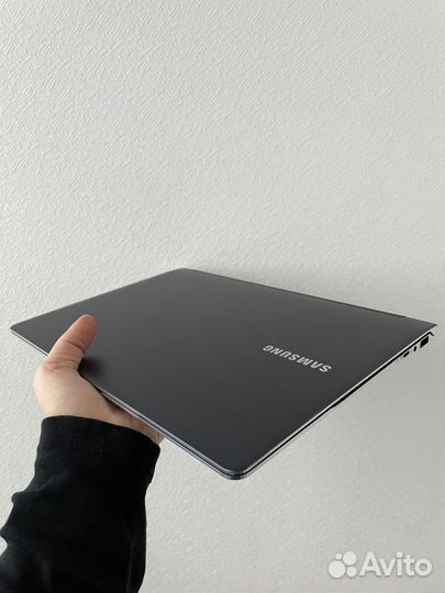 Ультрабук ноутбук Samsung