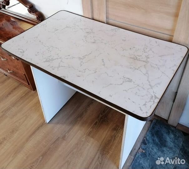 Стол обеденный